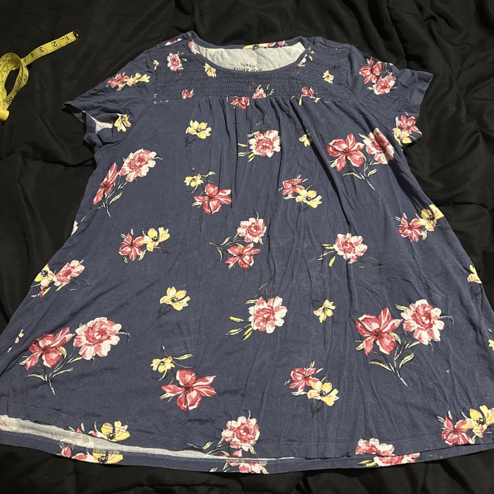 Torrid Super Soft Knits Top Womens Size 0 Blue Floral Short Sleeve Scoop Neck